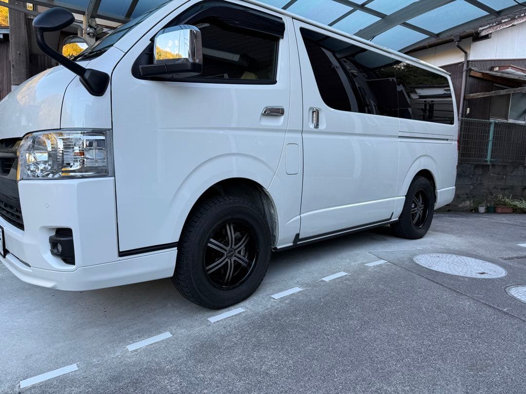 ハイエースに！スタッドレスタイヤ ホイール215/70R16 2023年製！