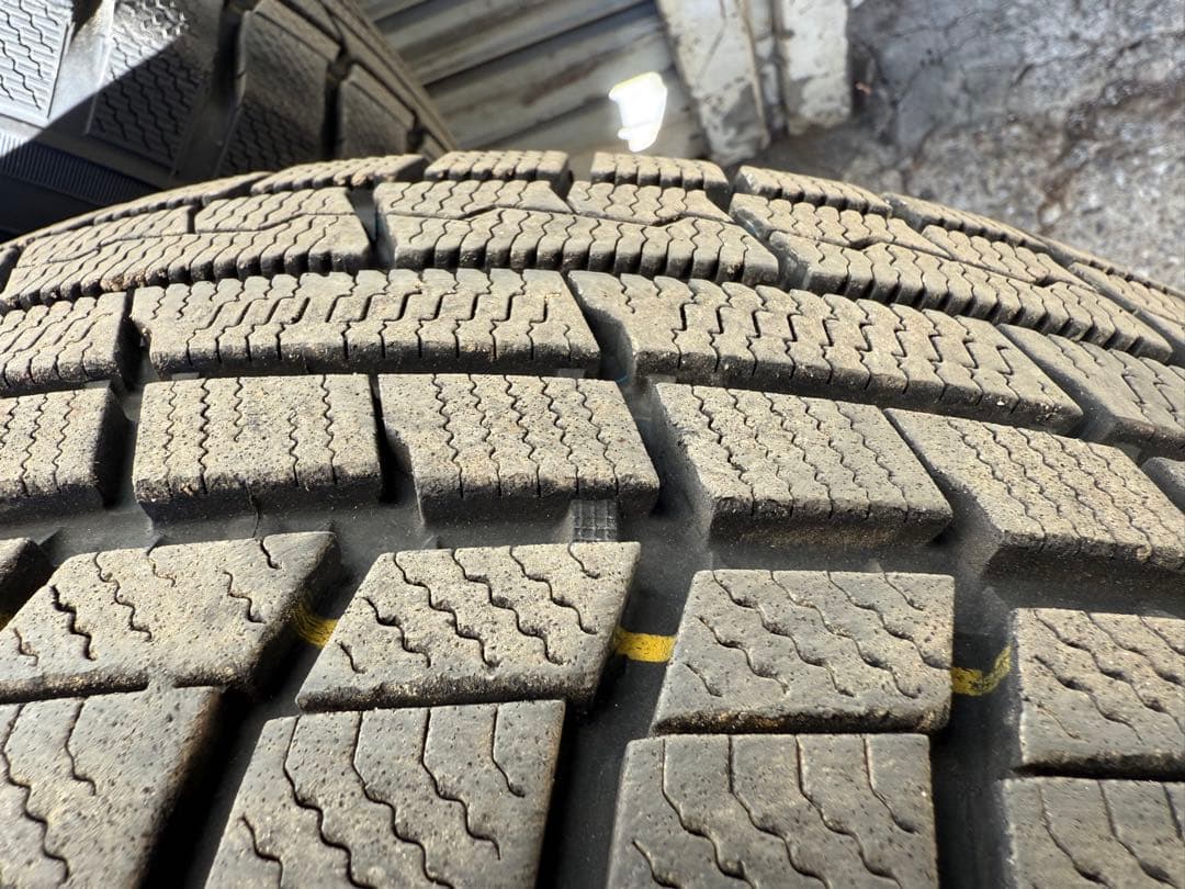 ハイエースに！スタッドレスタイヤ ホイール215/70R16 2023年製！