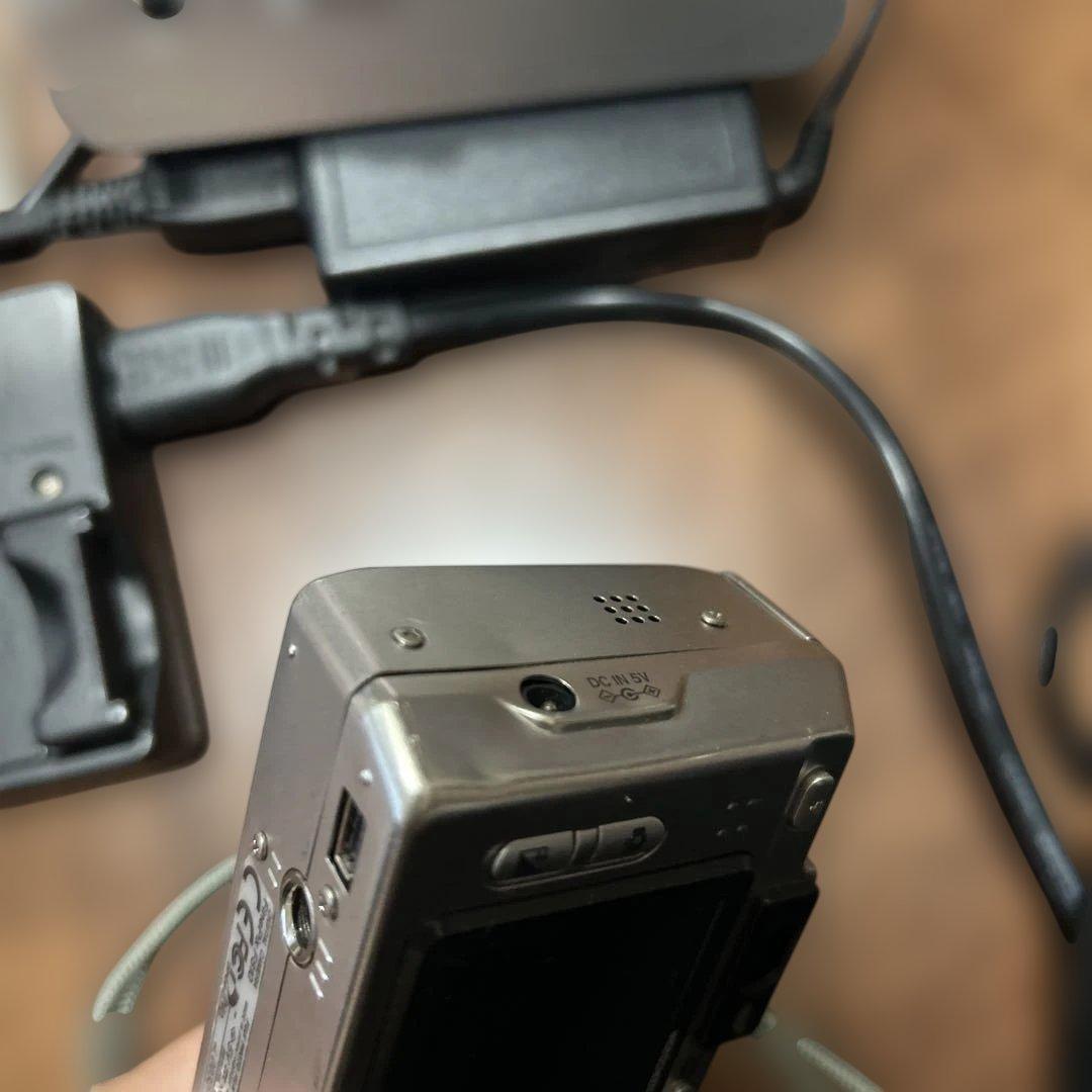 【ジャンク品】FUJIFILM FinePix F810 (液晶難あり)