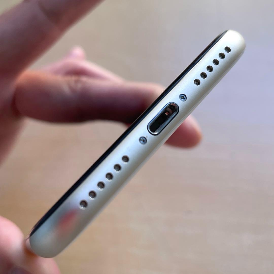 ともろー　iPhone SE 第3世代　スターライト　64GB 超美品