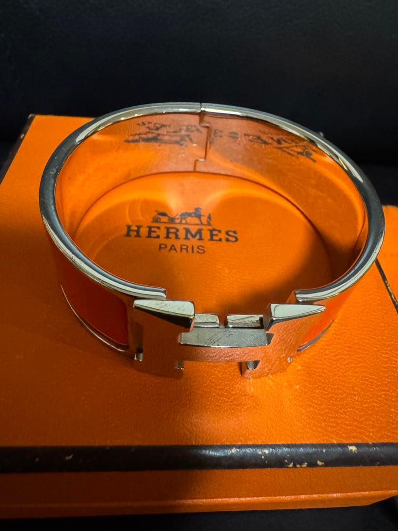 HERMÈS（エルメス）のオレンジバングル