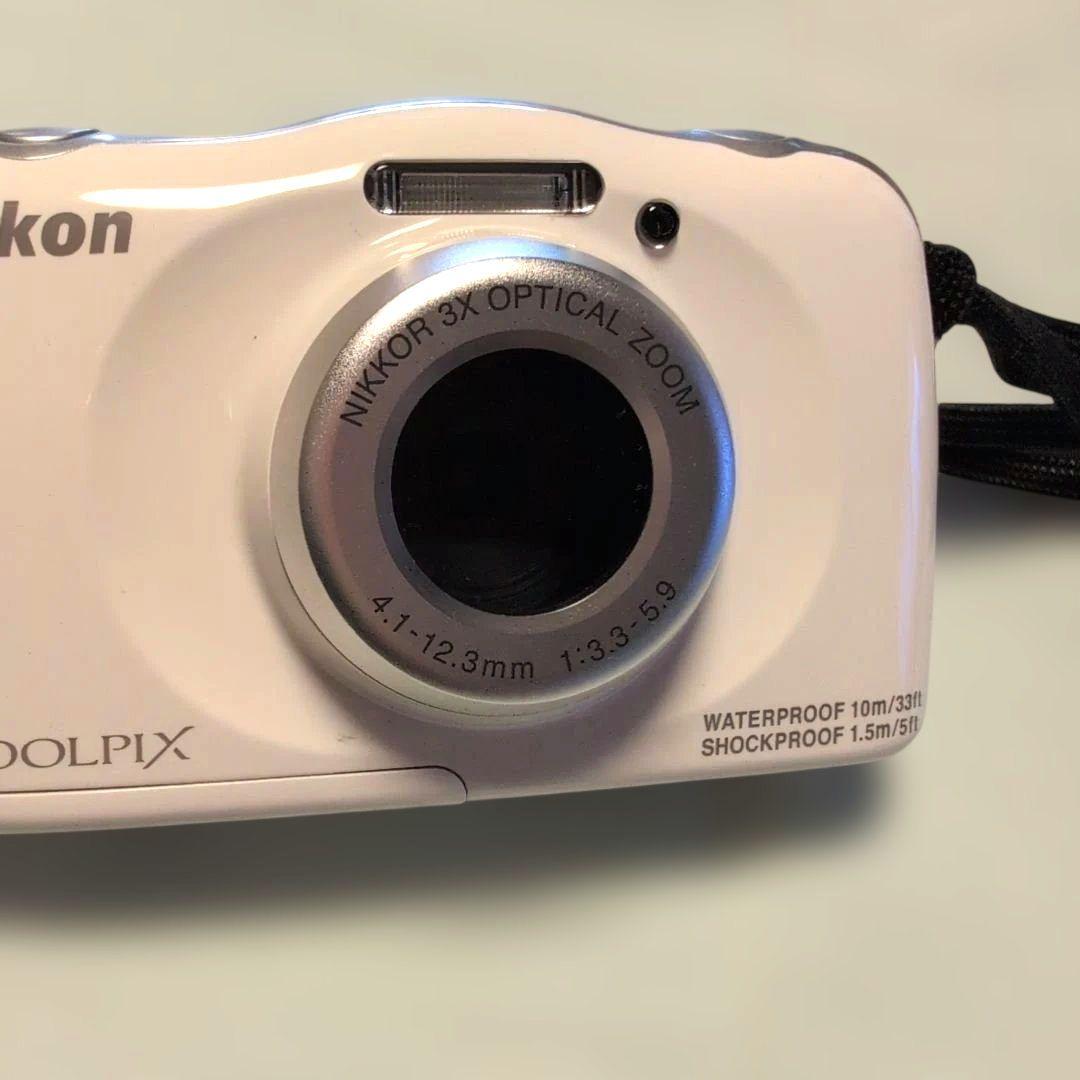 美品　Nikon COOLPIX S33 ホワイト