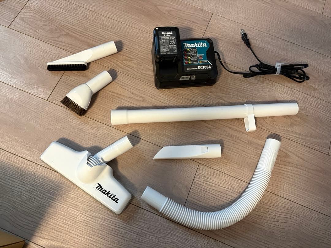 掃除機 makita マキタ 充電式クリーナ （充電器付き）