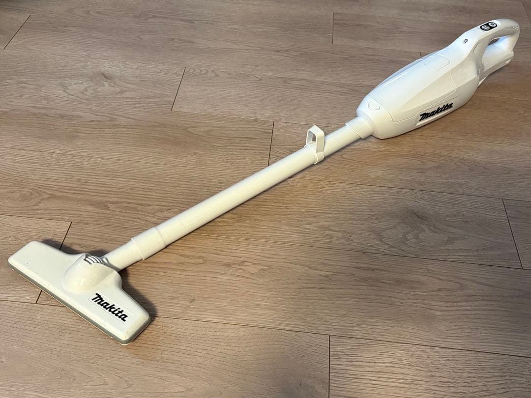 掃除機 makita マキタ 充電式クリーナ （充電器付き）