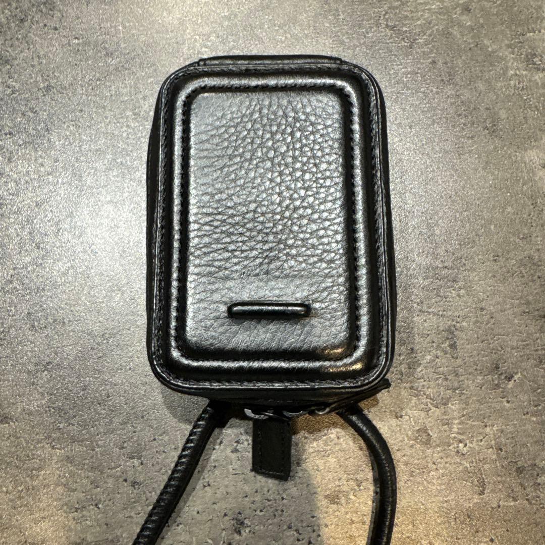 objcts.io ストラップ一体型マイクロバッグ ブラック