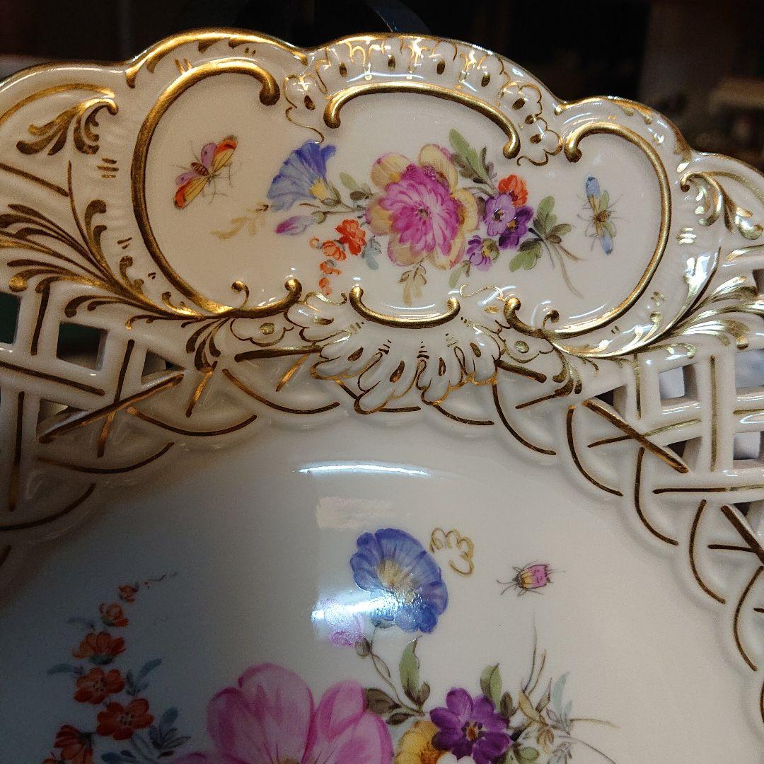 マイセン24㎝花束と昆虫の手描きが美しい金彩透かし皿・アンテイク・ボタン双剣