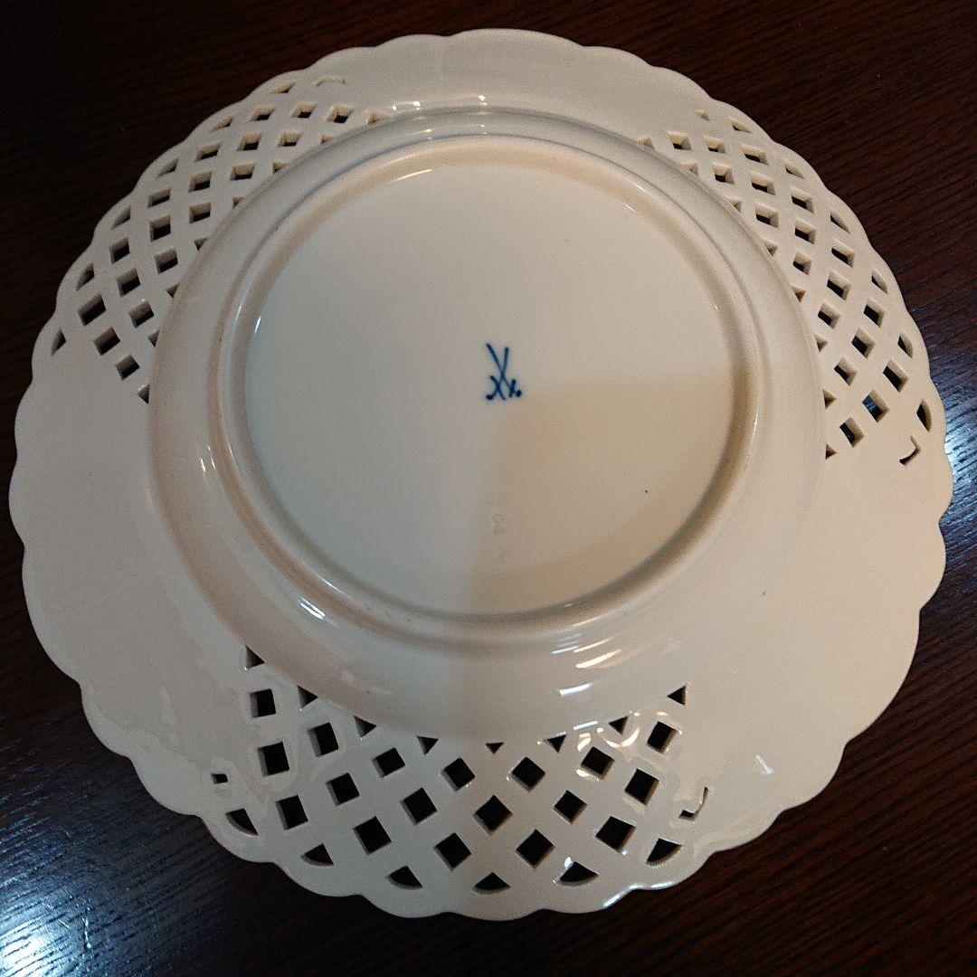 マイセン24㎝花束と昆虫の手描きが美しい金彩透かし皿・アンテイク・ボタン双剣