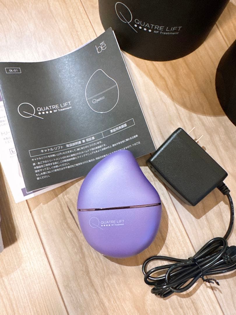 キャトルリフト　RF美顔器 QUATRE LIFT 新品ジェル付き