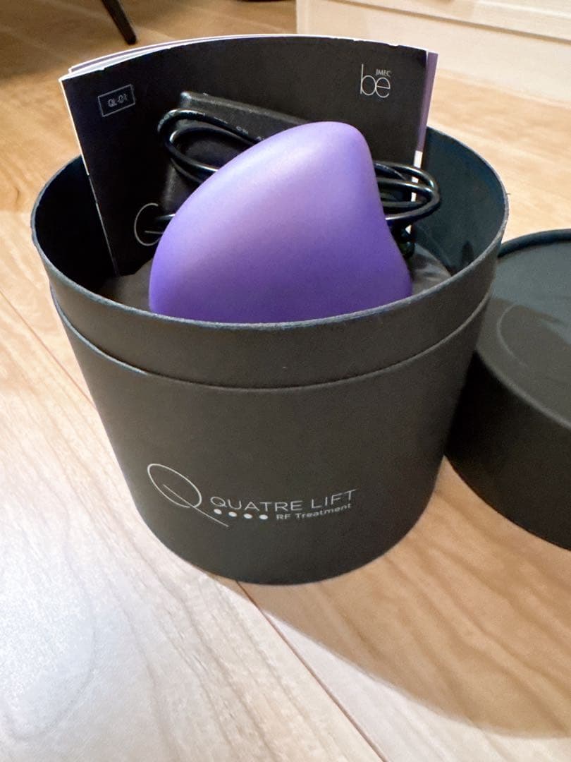 キャトルリフト　RF美顔器 QUATRE LIFT 新品ジェル付き
