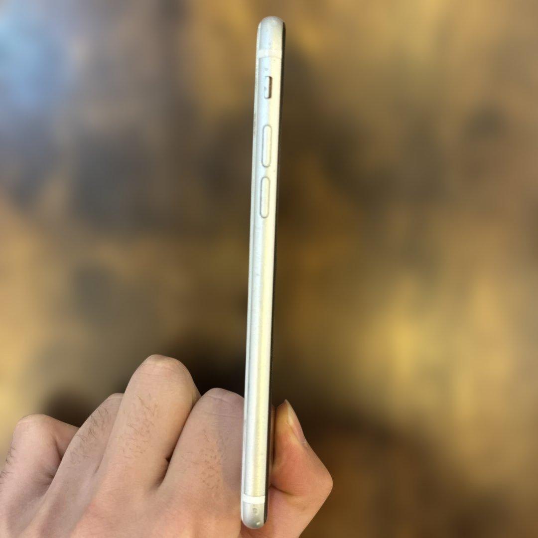 Apple iPhone SE 第二世代　ホワイト