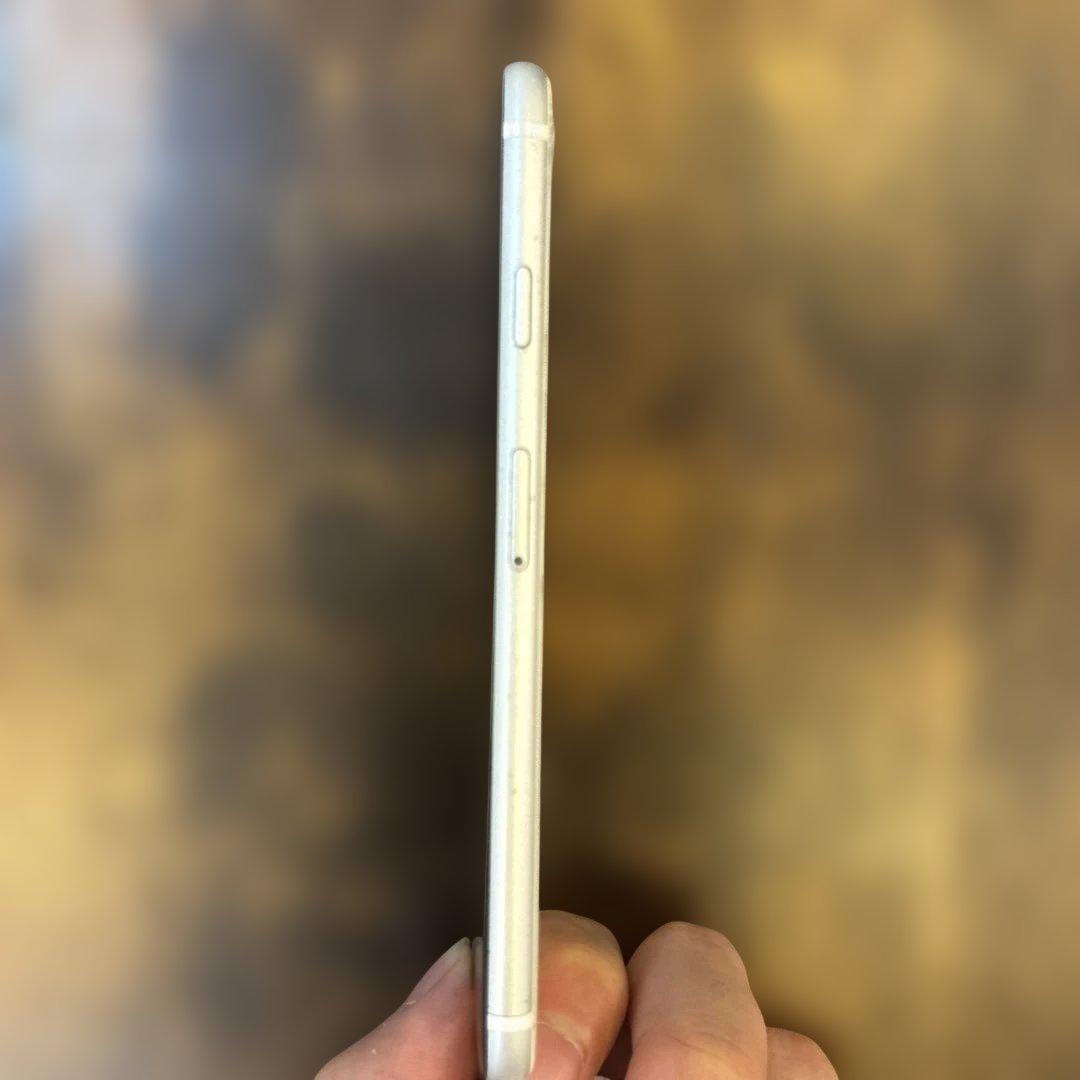 Apple iPhone SE 第二世代　ホワイト