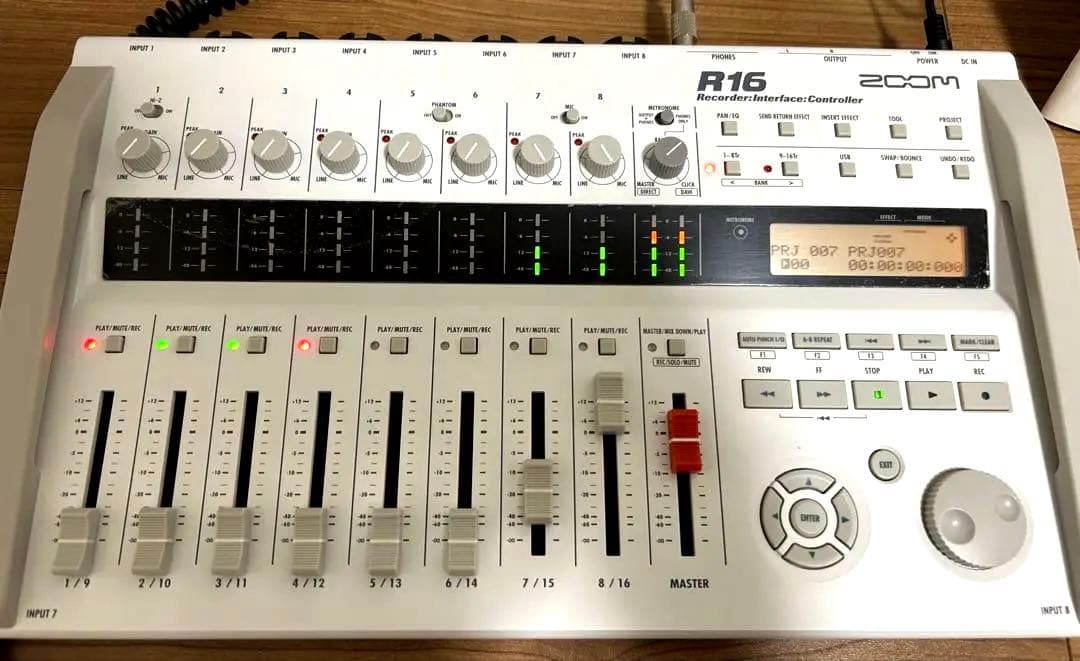 ZOOM R16マルチトラックレコーダー 各種備品付き/簡易動確済