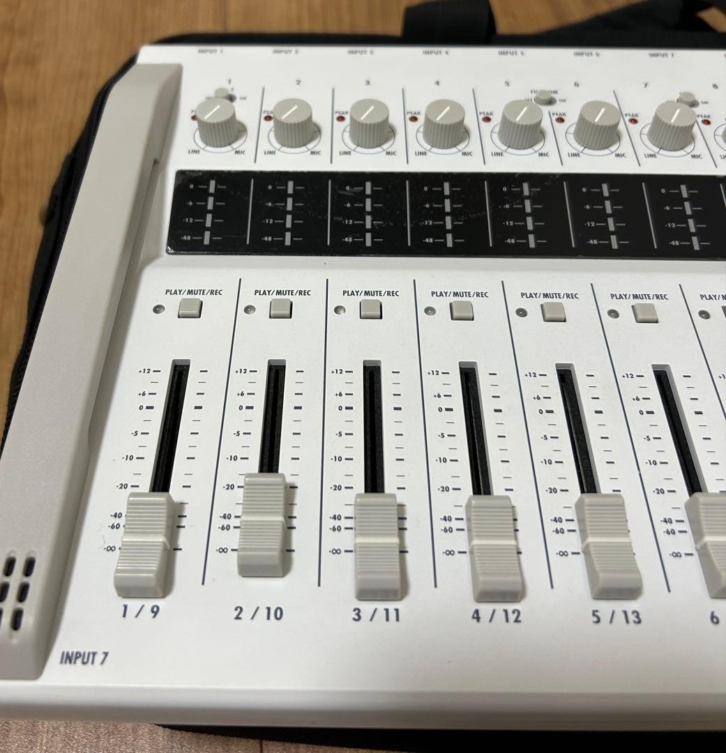 ZOOM R16マルチトラックレコーダー 各種備品付き/簡易動確済