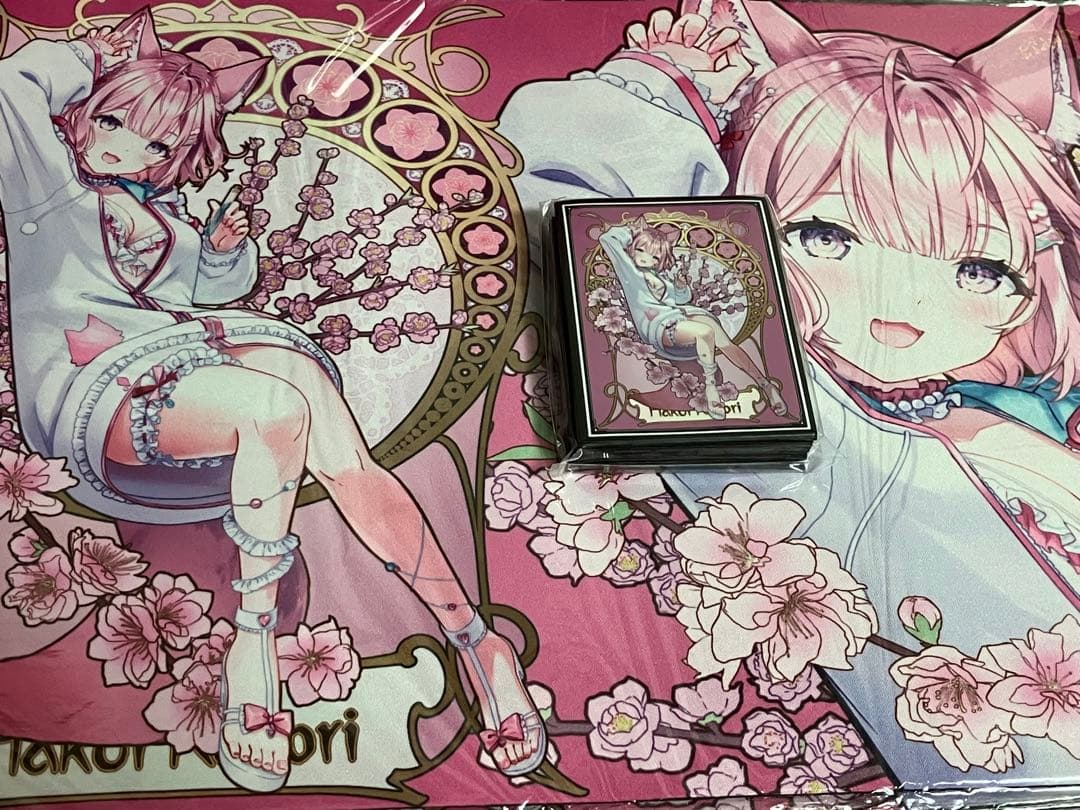 混沌の女神様　ホロライブ　スリーブ　プレイマット　ミュシャ風　こより