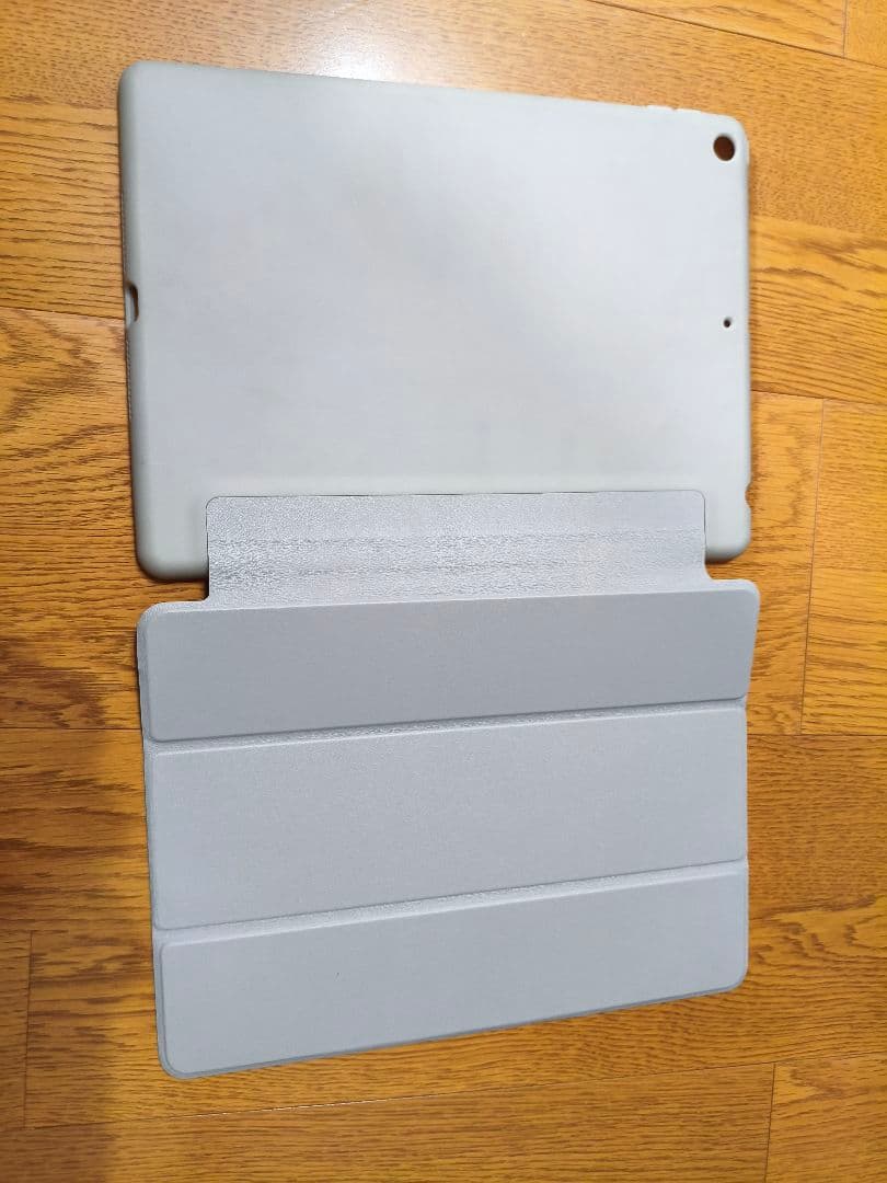 美品　Apple　iPad　9世代　64GB　WiFiモデル　ケース付き