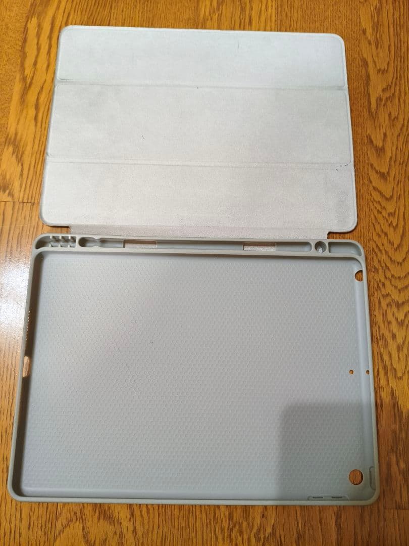 美品　Apple　iPad　9世代　64GB　WiFiモデル　ケース付き