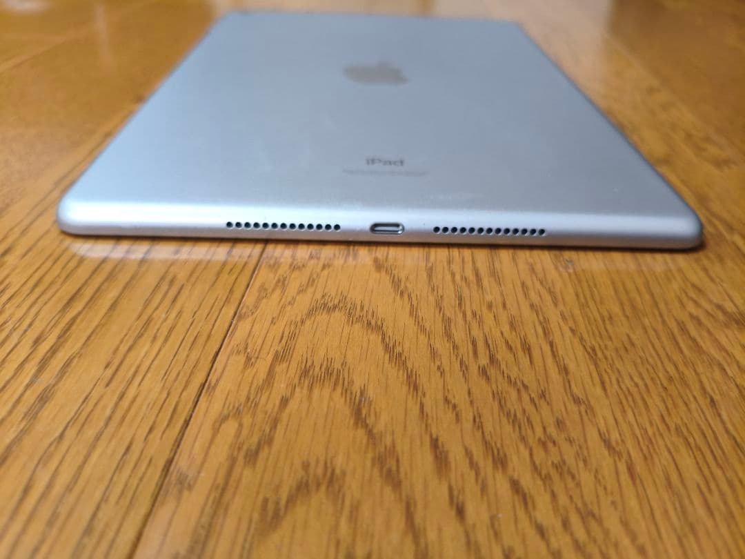 美品　Apple　iPad　9世代　64GB　WiFiモデル　ケース付き