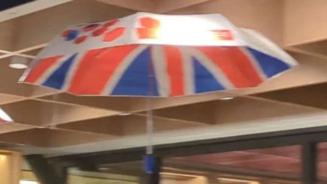 万博　英国館　兼用笠