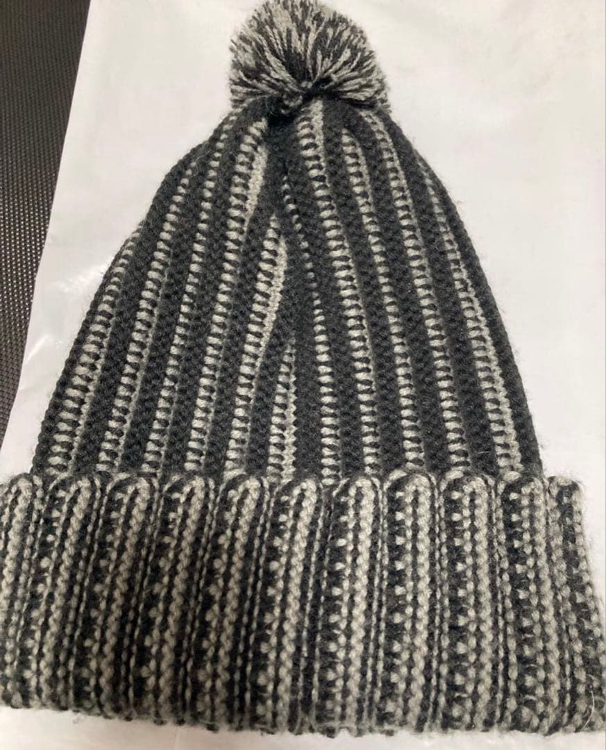 Supreme ボンボン付きニット帽 ブラック・グレー