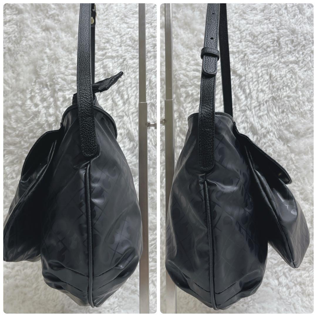 未使用級✨GHERARDINI ワンショルダーバッグ ナイロン ブラック 総柄