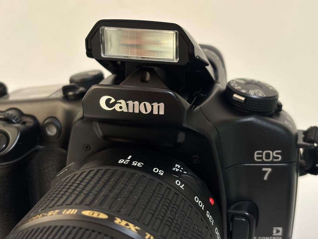 フィルム一眼レフ キヤノン Canon EOS7 28-300mmレンズ付