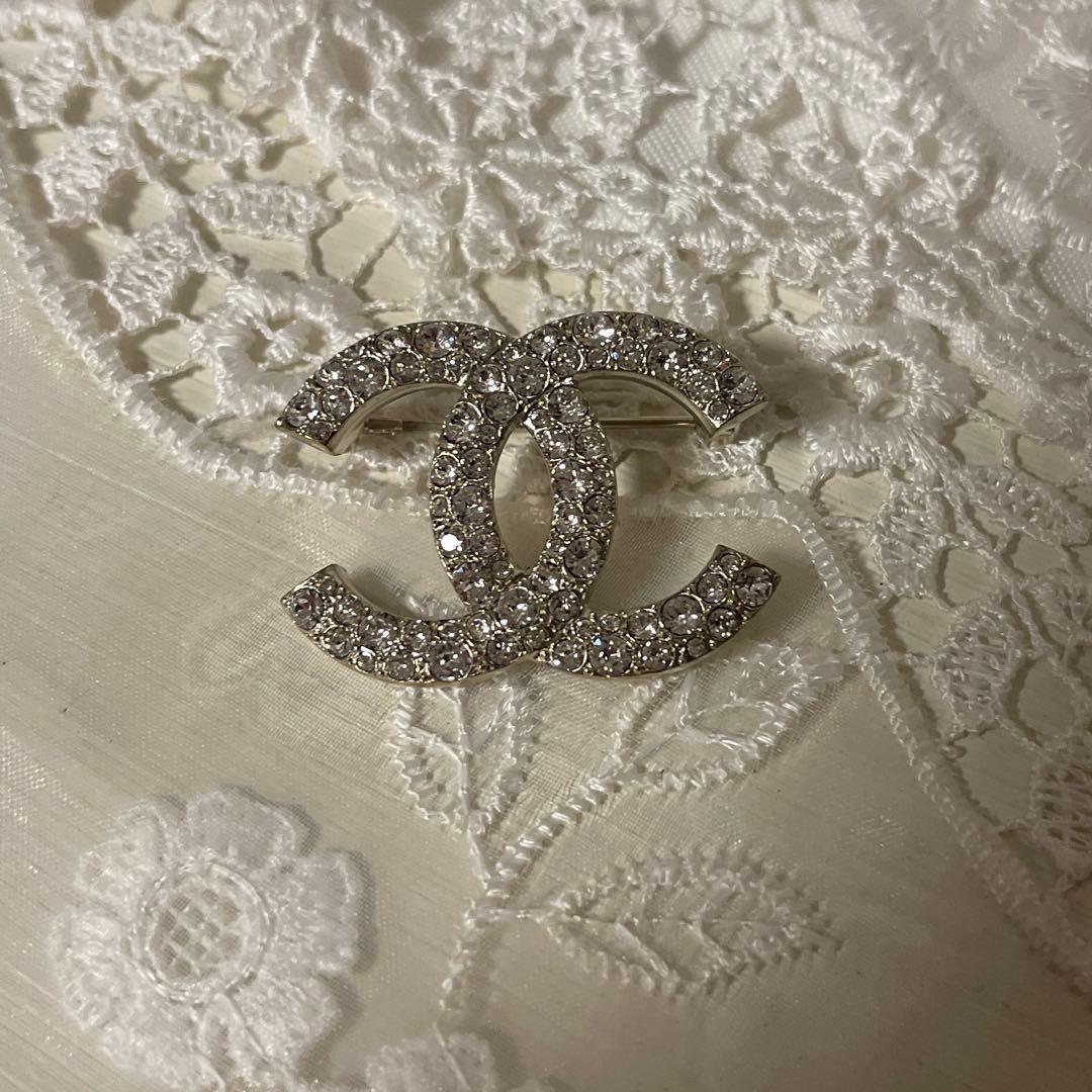 CHANEL ブローチ　ミニポーチ付き