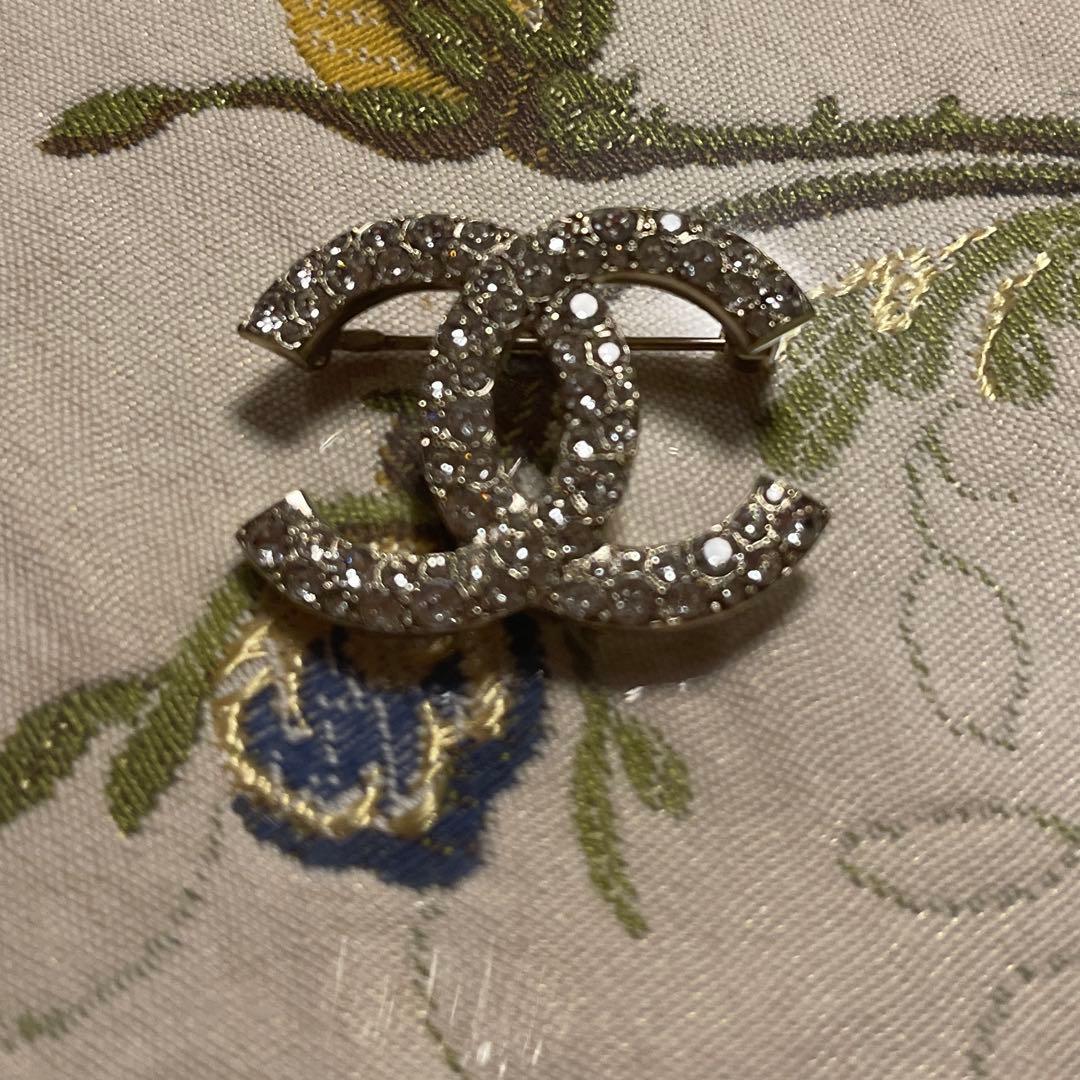 CHANEL ブローチ　ミニポーチ付き
