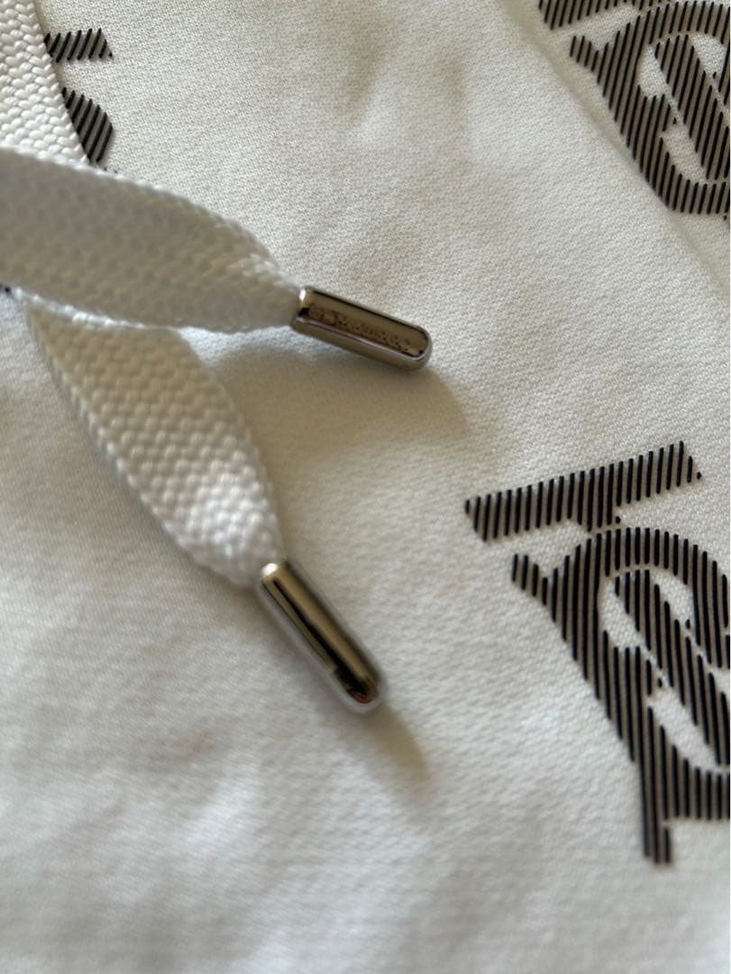 ロゴプリント フード付きパーカー ホワイト