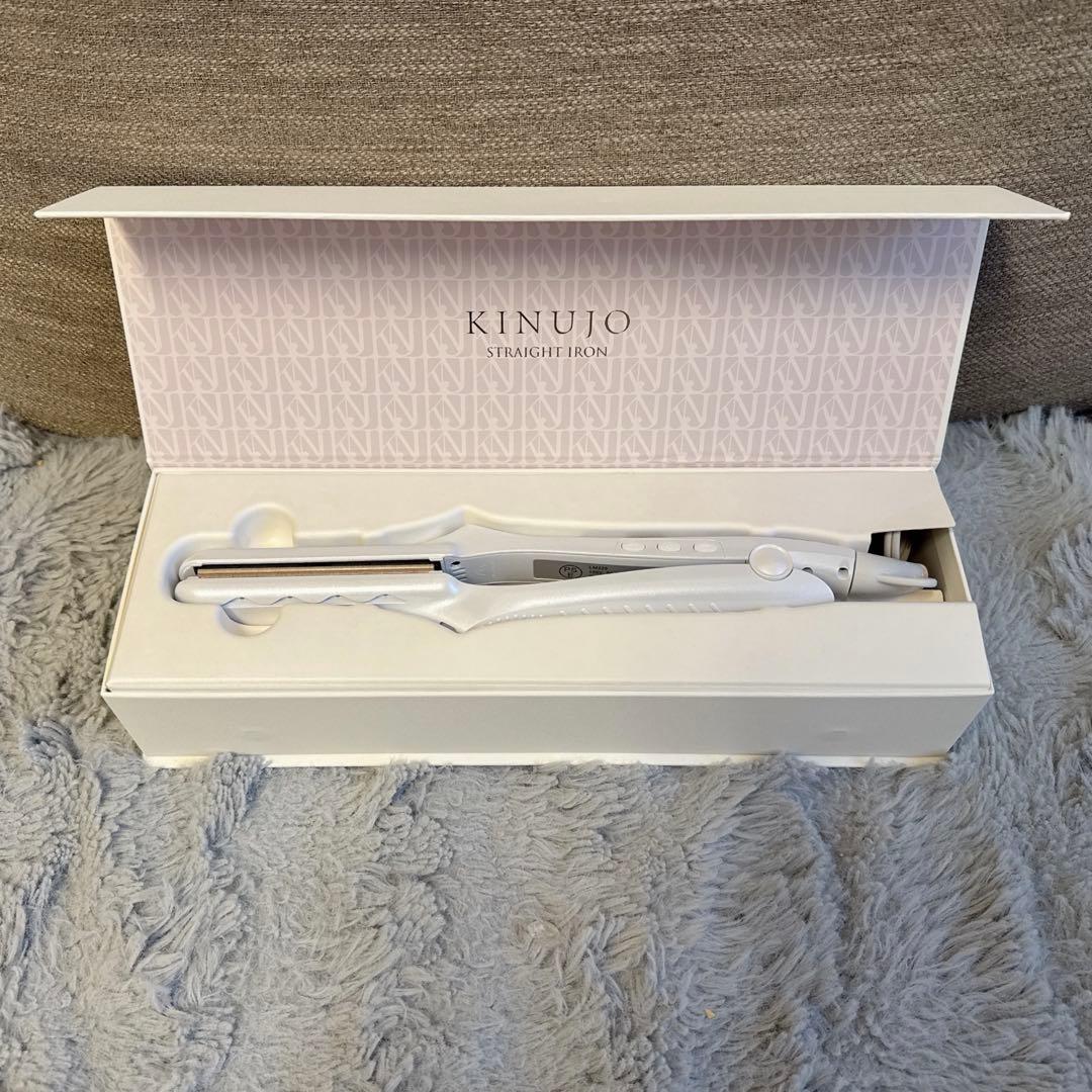 【極美品】 絹女　KINUJO ストレートヘアアイロン　LM225 ホワイト