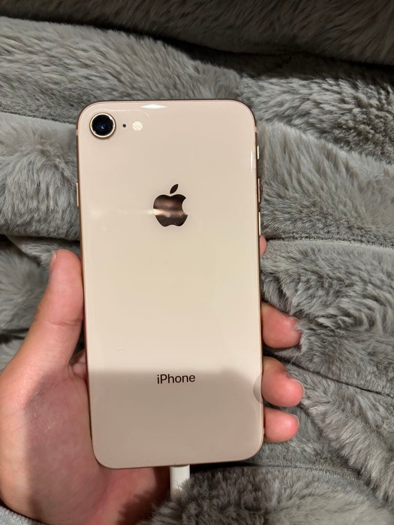 Apple iPhone 8 ゴールド本体のみ