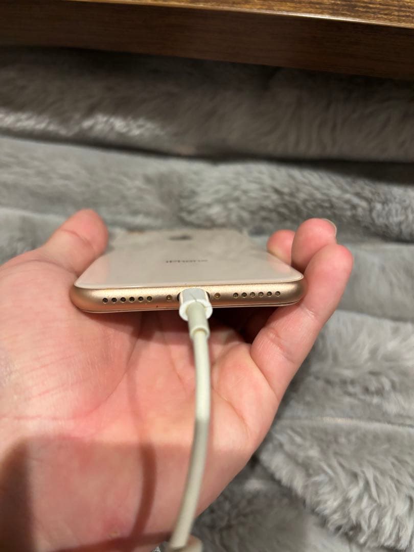 Apple iPhone 8 ゴールド本体のみ