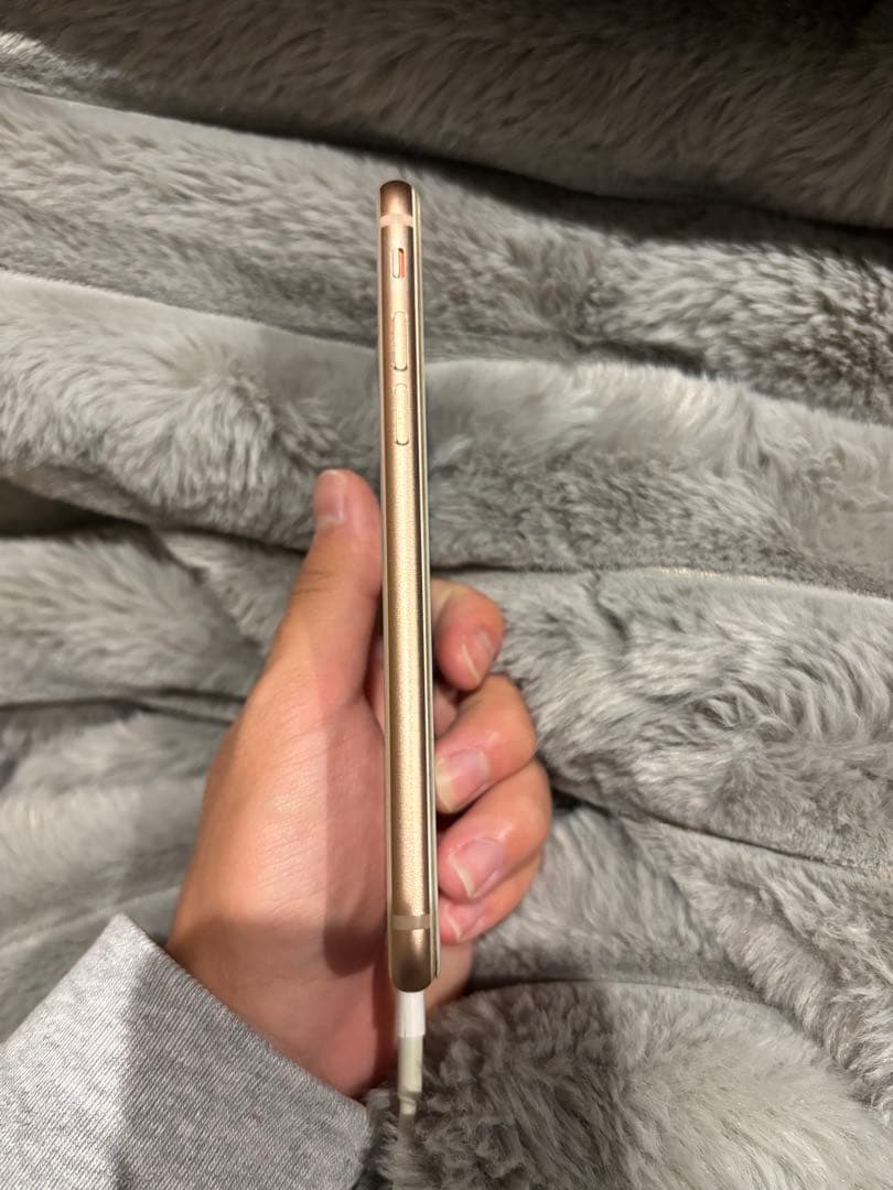 Apple iPhone 8 ゴールド本体のみ