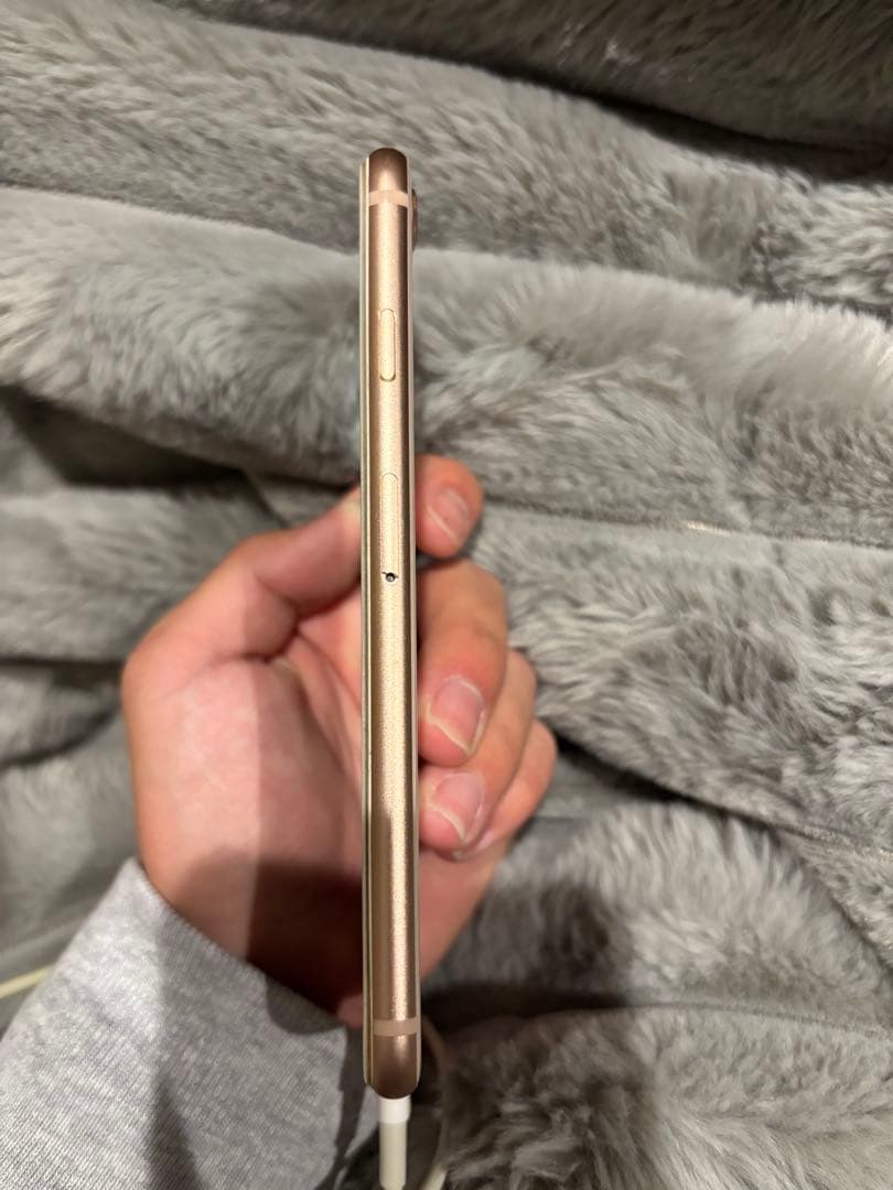 Apple iPhone 8 ゴールド本体のみ