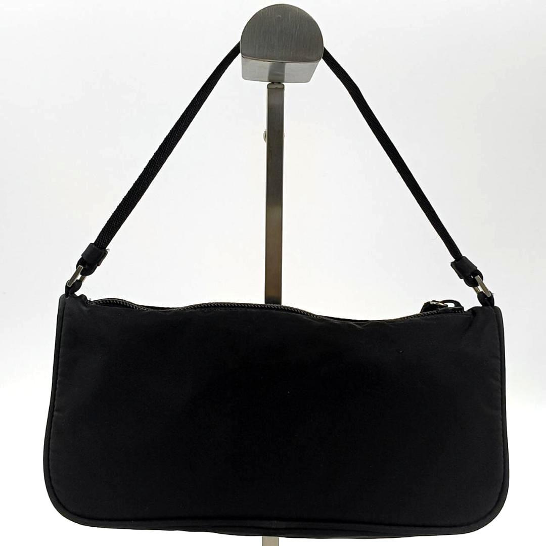 人気✨プラダ アクセサリーポーチ 三角ロゴ ナイロン ワンショルダー　白タグ