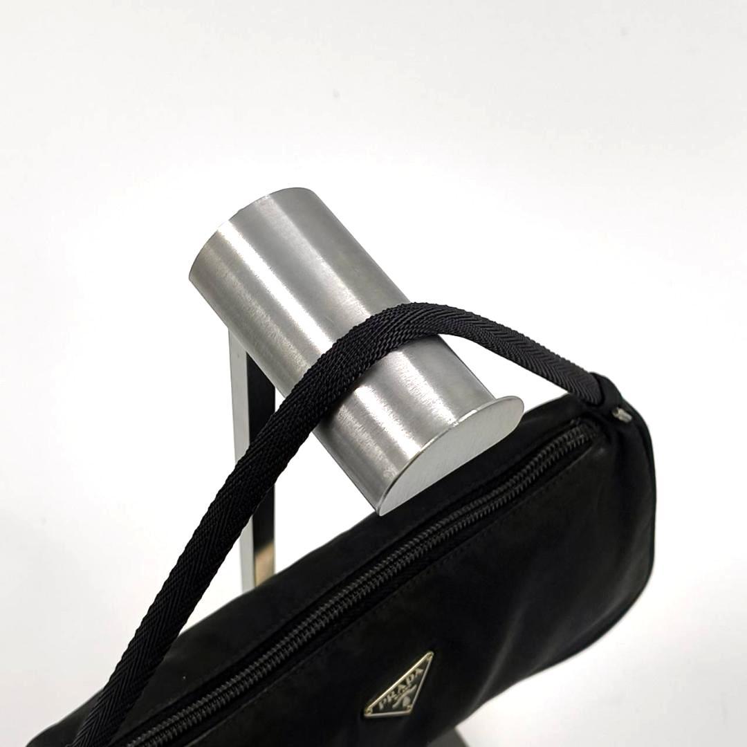 人気✨プラダ アクセサリーポーチ 三角ロゴ ナイロン ワンショルダー　白タグ