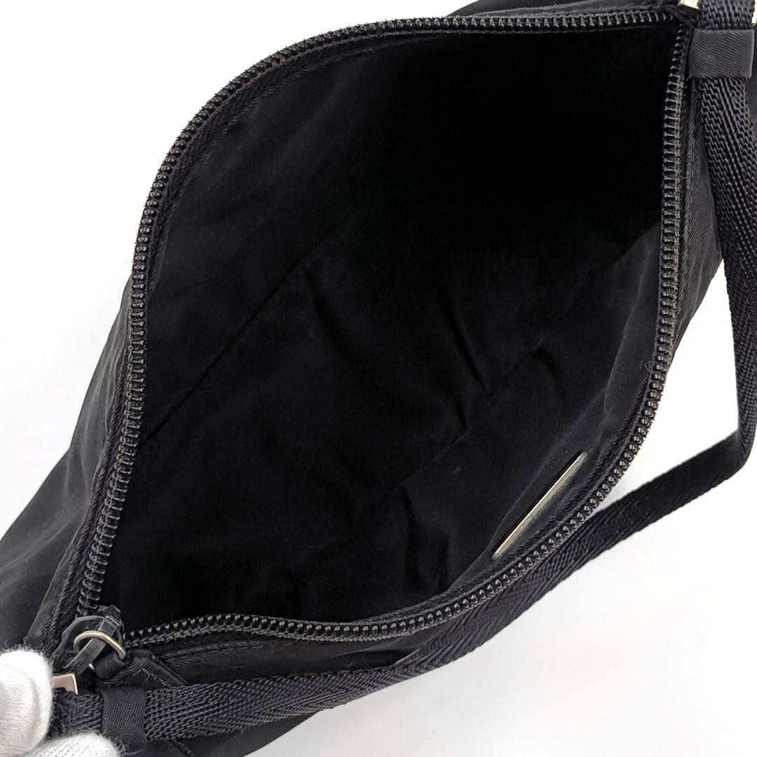 人気✨プラダ アクセサリーポーチ 三角ロゴ ナイロン ワンショルダー　白タグ