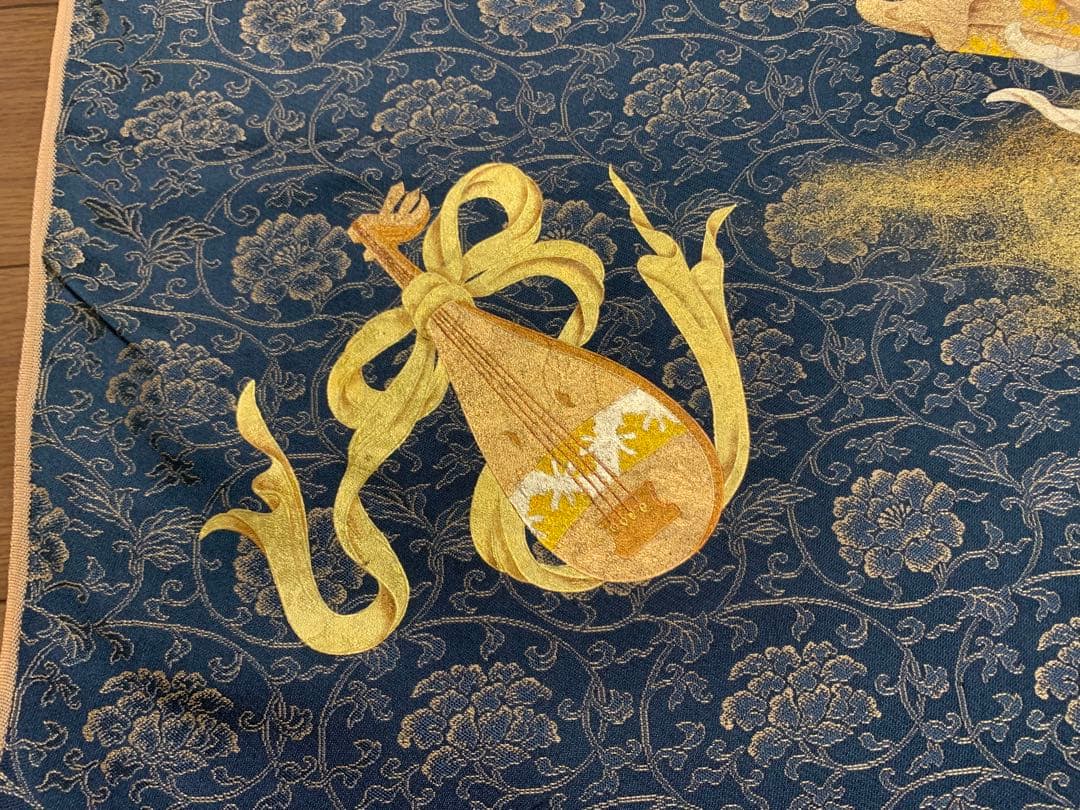 値下げ依頼 金蘭地に金彩箔天女と雅楽器！