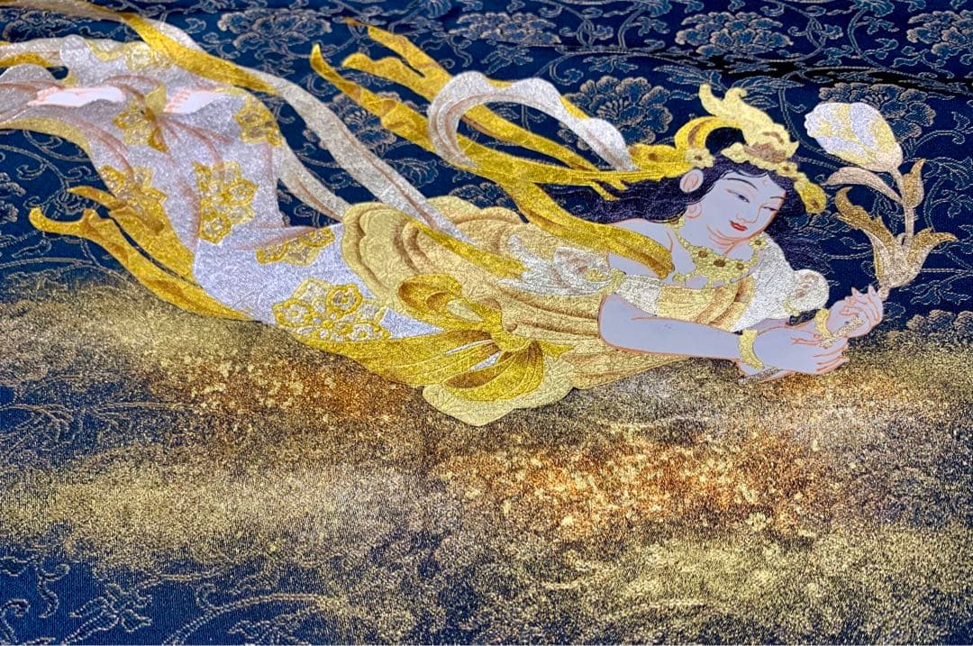 値下げ依頼 金蘭地に金彩箔天女と雅楽器！