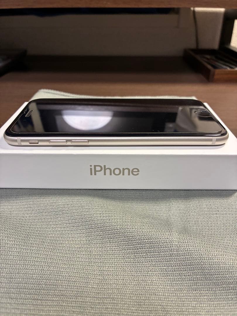 【sin】iPhone SE (第3世代) スターライト 128GB