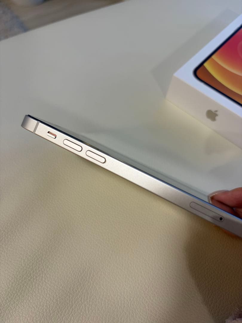 iPhone12 256ギガ 充電ケーブル・保護フィルム付