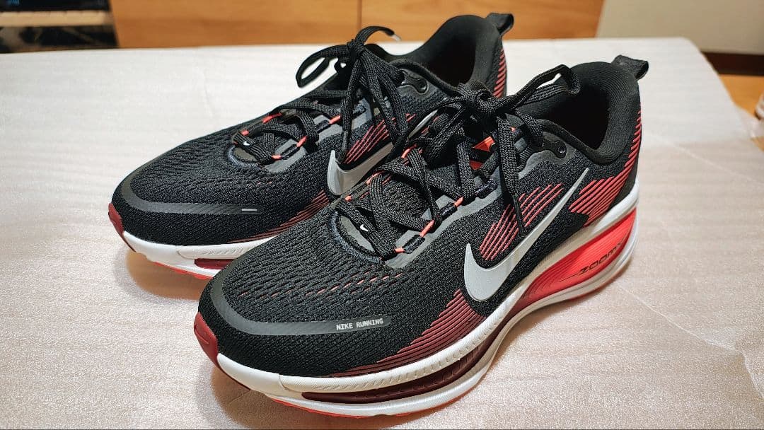 NIKE ランニングシューズ ボメロ18 26cm