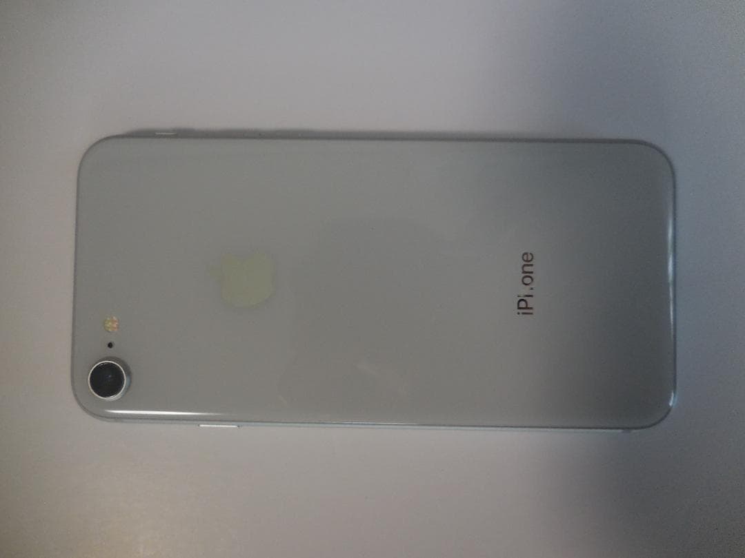 iPhone 8 64GB シルバー