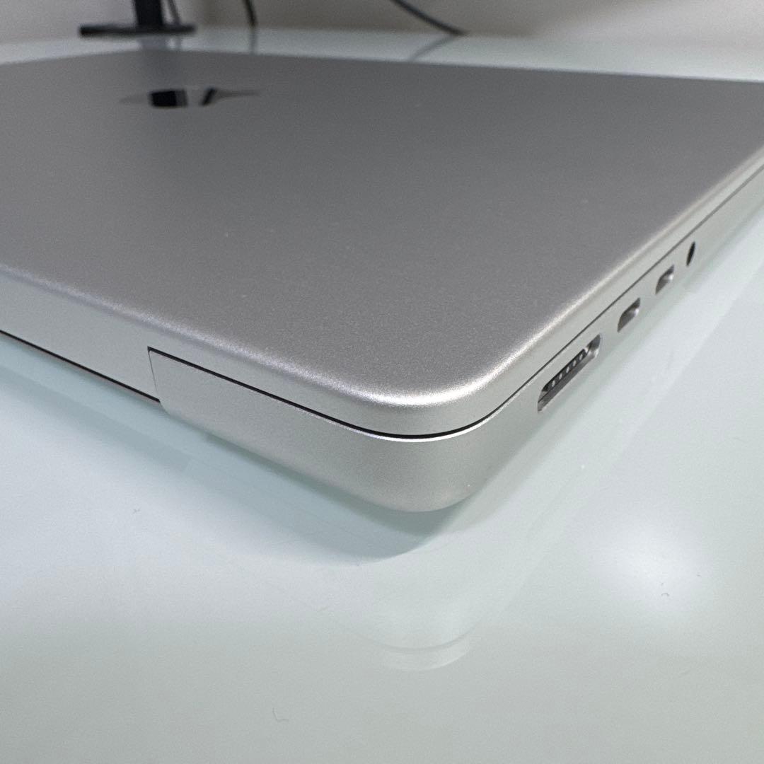 超美品 MacBookPro(M4) 16GB 512GB