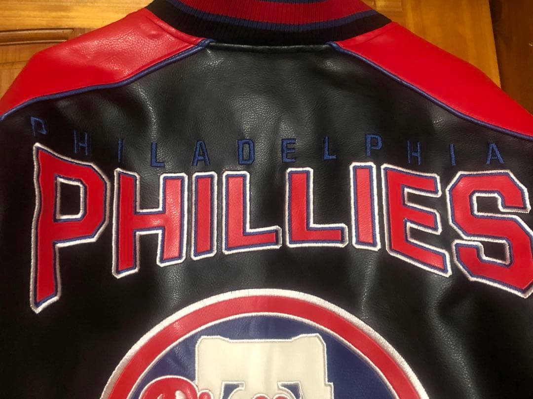 セール中！フィラデルフィア・フィリーズ スタジアムジャケット