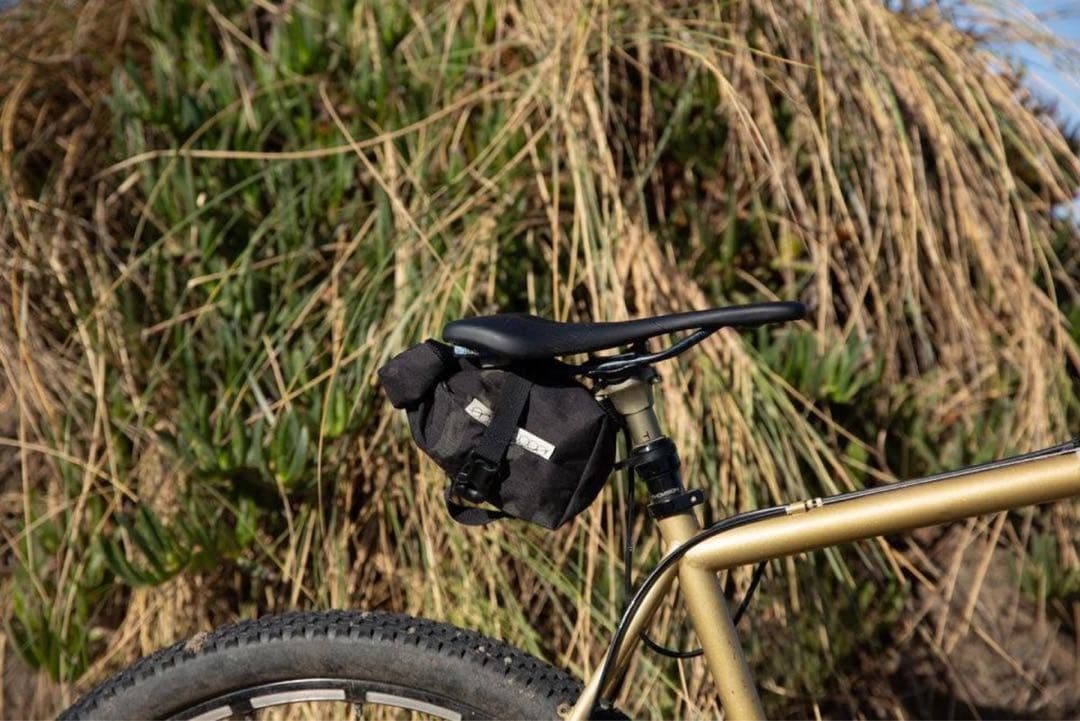 アクセサリー OUTER SHELL ADVENTURE Rolltop Saddlebag