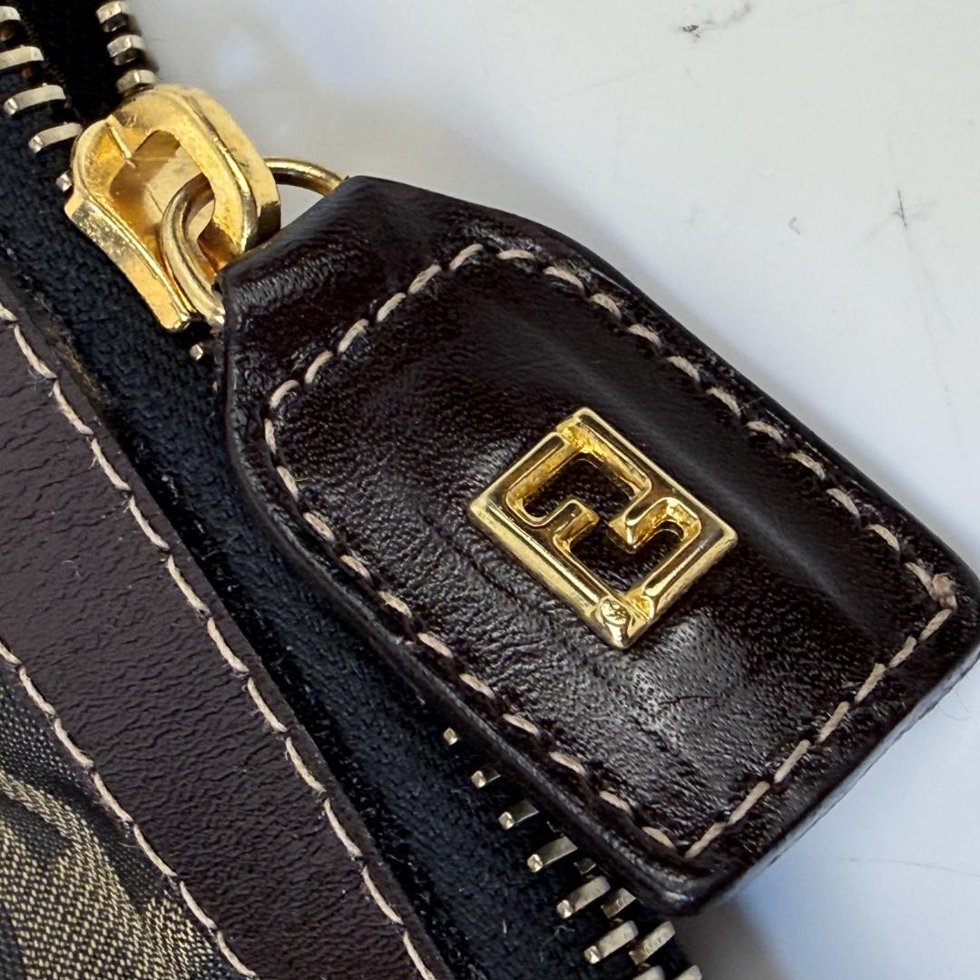 極美品 FENDI ズッカ セカンドバッグ クラッチバッグ FF金具 レザー