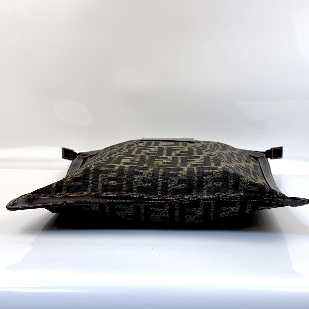 極美品 FENDI ズッカ セカンドバッグ クラッチバッグ FF金具 レザー