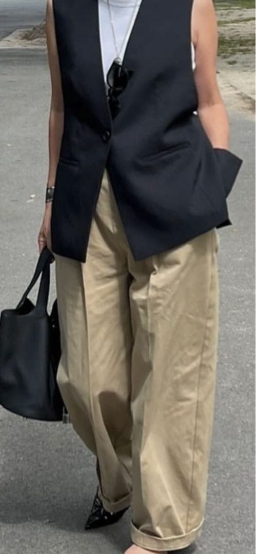 ジュライナイン　チノパン　ベージュsサイズ