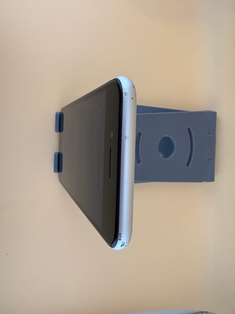 iPhone SE代2世代64GBホワイトバッテリー100%