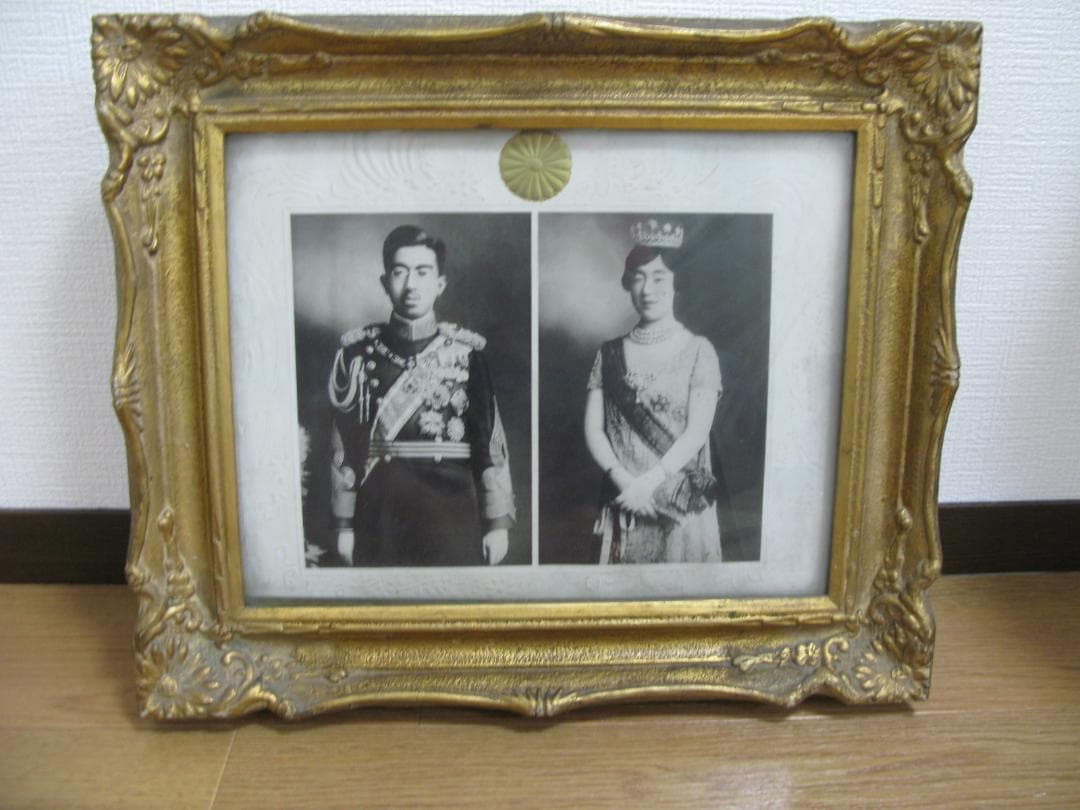 昭和天皇・皇后 両陛下の記念写真/戦闘機の生写真/古い格式ある額縁 3点セット